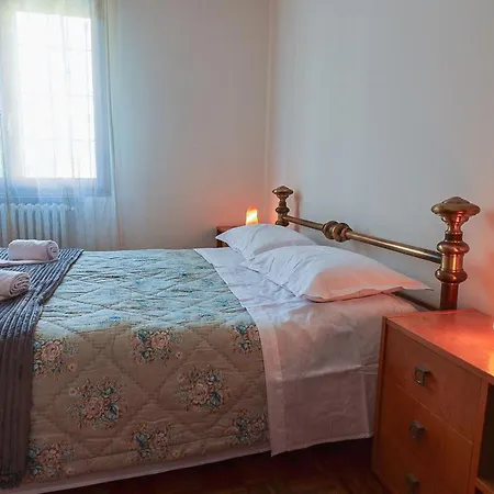 Vicino L'ospedale Con Parcheggio Gratuito Modène