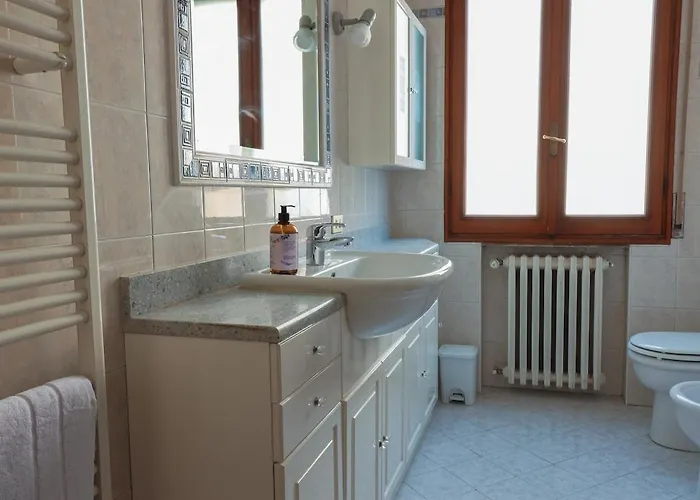 Vicino L'ospedale Con Parcheggio Gratuito Modène