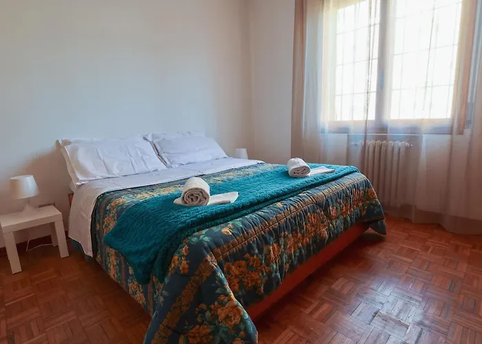 Vicino L'ospedale Con Parcheggio Gratuito Modène