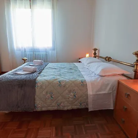Vicino L'ospedale Con Parcheggio Gratuito Módena